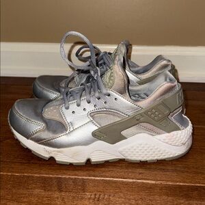 Nike Air Hurache Metallic Silver Women’s size 7 Sneakers